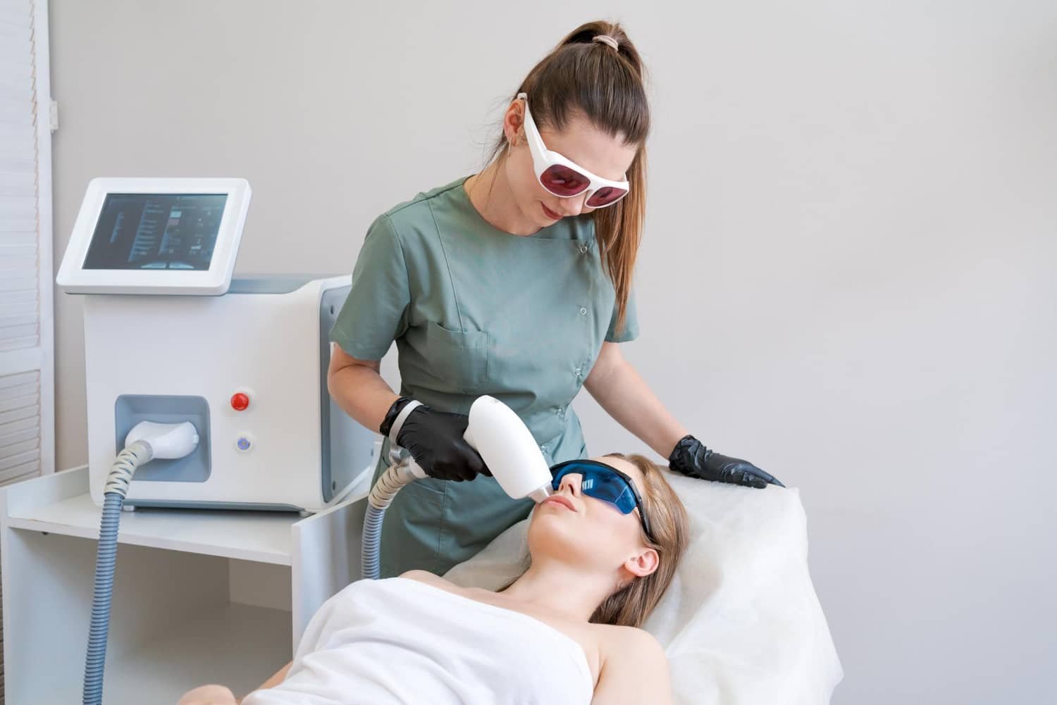 Laser Hair Removal vs Waxing